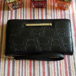 💗💀Betsey Johnson Skull Billfold💀💗